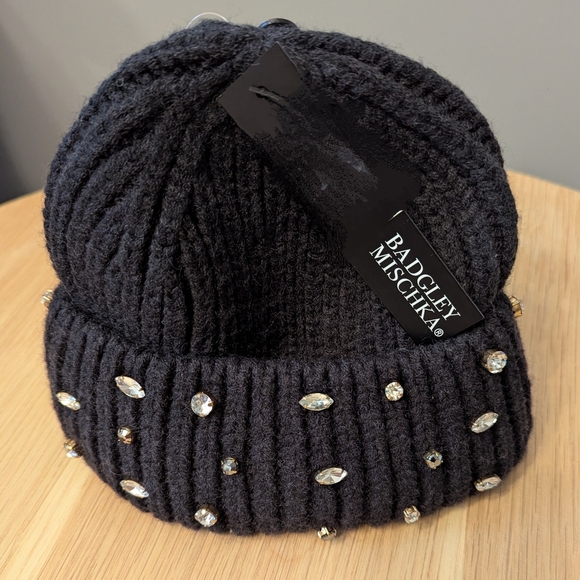 BNWT Badgley Mischka Women's Black Wool Blend Beanie/Chook/Tuque/Hat w/Crystals - Picture 3 of 13